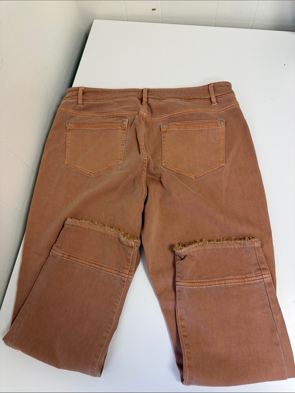J. Jill Cropped Jeans in Rust
W-161/2 
R-10
L-25 - Picture 2 of 5